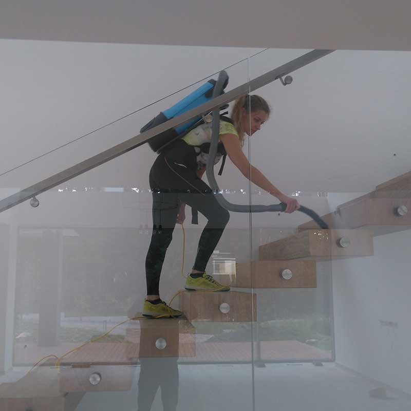 Cleaning_vacume_back_woman_800x800