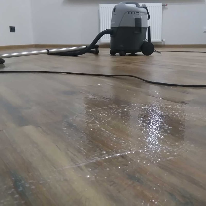 Wet cleaning of surfaces